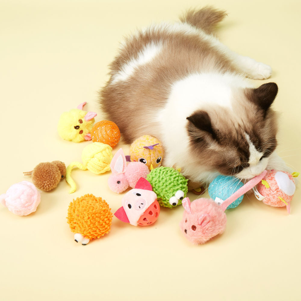 Barkbutler x Fofos Rattle Mouse Chew Toy for Cats — detail shot