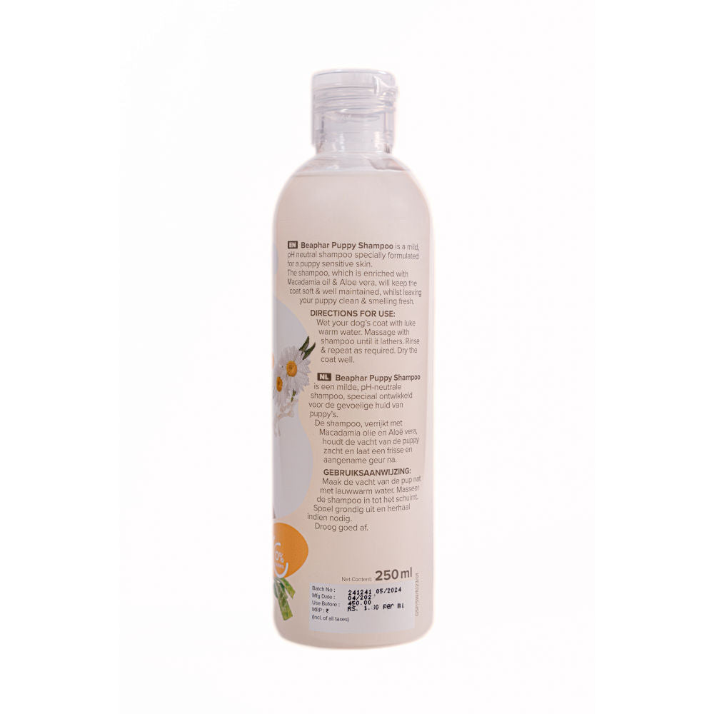 Beaphar Macademia Oil Shampoo for Puppies — detail shot