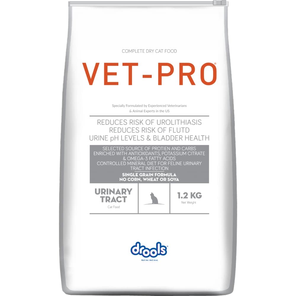 Drools VET PRO Urinary Tract Adult Cat Dry Food — in use