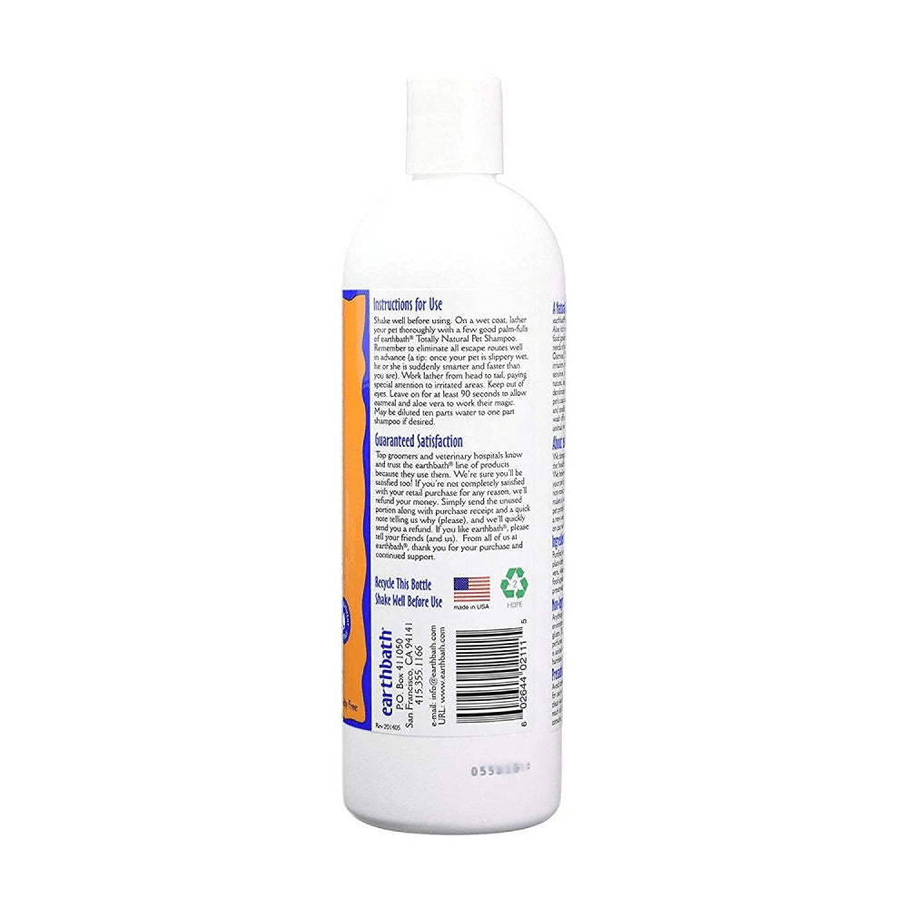 EarthBath Oatmeal & Aloe Shampoo Vanilla & Almond for Dogs and Cats — in use