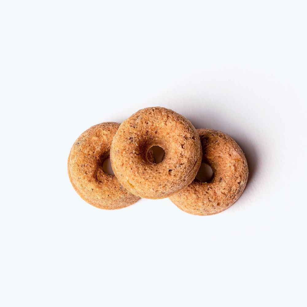 HUFT Berry Bites Real Chicken & Blueberries Dog Treats — in use