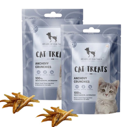 HUFT Dehydrated Anchovies Crunchies Cat Treats — in use