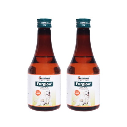 Himalaya Furglow Skin and Coat Tonic for Dogs and Cats — in use