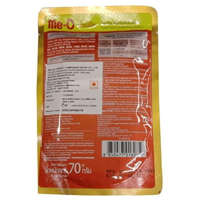 Me O Delite Tuna with Crab Sticks in Jelly Cat Wet Food — in use
