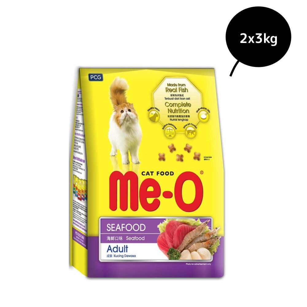 Me O Seafood Adult Cat Dry Food — in use