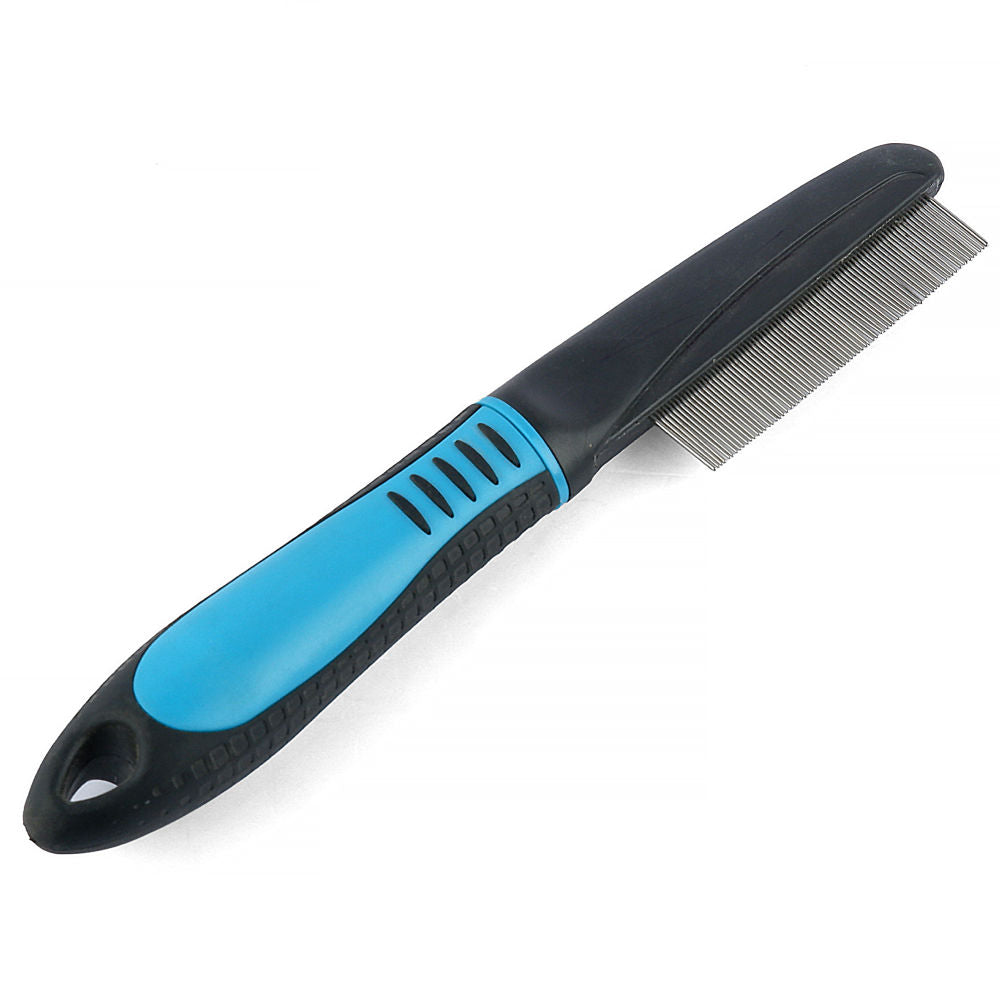 Trixie Flea and Dust Comb for Dogs and Cats — in use