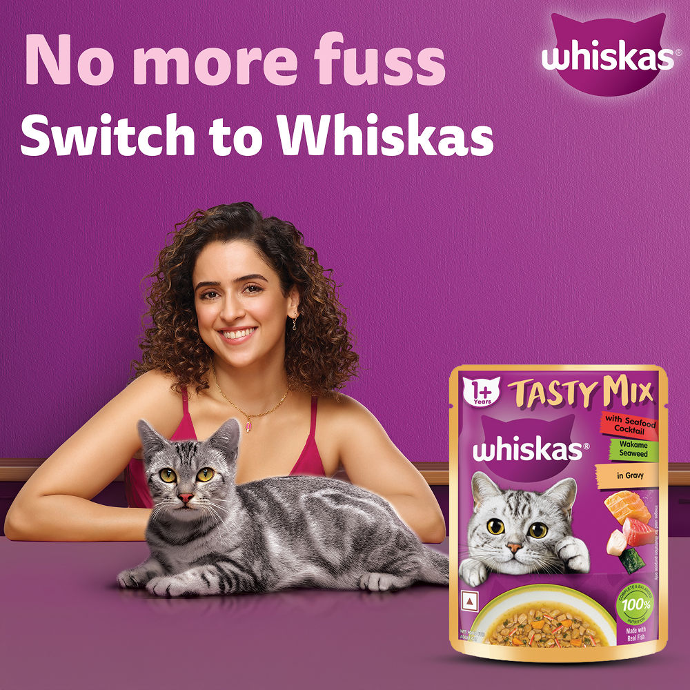 Whiskas Seafood Cocktail With Wakame Seaweed in Gravy Tasty Mix Adult Cat Wet Food — side view