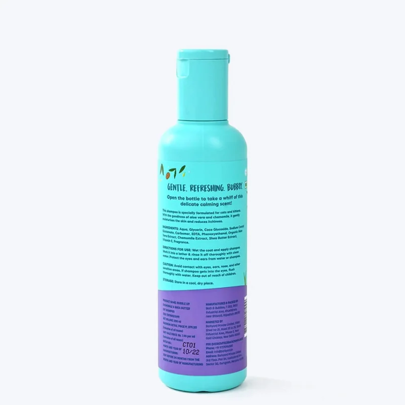 Bubble Up Chamomile and Shea Butter Shampoo for Cats — in use