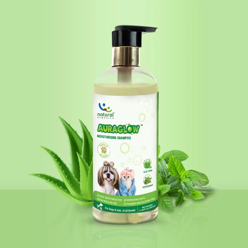 Natural Remedies Auraglow Moisturizing Shampoo for Dogs and Cats — in use